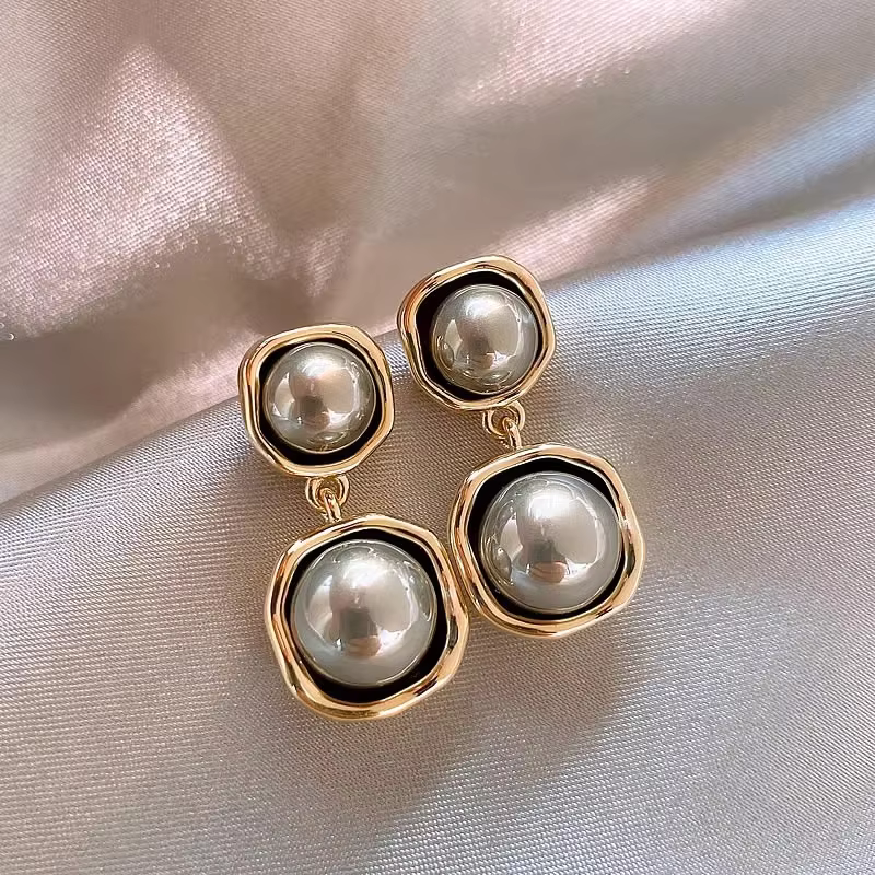 Vintage Elegant Black Pearl Earrings
