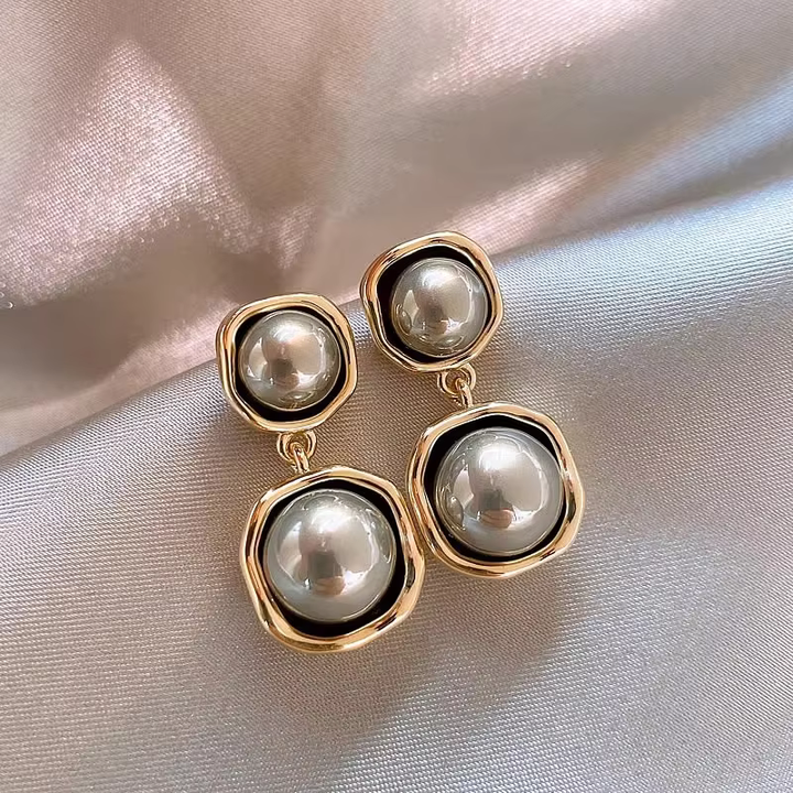 Vintage Elegant Black Pearl Earrings