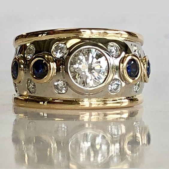 Vintage Ring In Zirconia With Gold Inlay